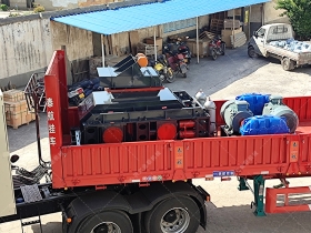1000x700液压对辊免费麻豆入口发货 发往非洲肯尼亚蒙巴萨