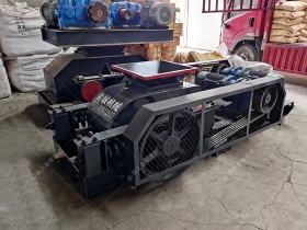 小型对辊免费麻豆入口和双齿辊免费麻豆入口发往河南登封破碎保温陶瓷
