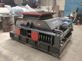 2PGC600X900双齿辊免费麻豆入口发往青海破镍矿