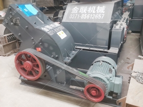 PC310X520锤式免费麻豆入口发往河南洛河破碎化工产品