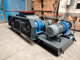 2PG610x400对辊免费麻豆入口发往福建破碎鹅卵石