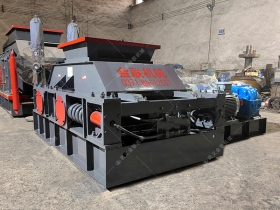 2PGC800X900大型双齿辊免费麻豆入口发往山东济宁破碎石头