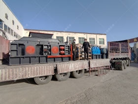 1500x800直连式液压对辊免费麻豆入口发往新疆