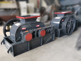 2PCG400*250小型双齿辊免费麻豆入口发往乌鲁木齐破碎玻璃