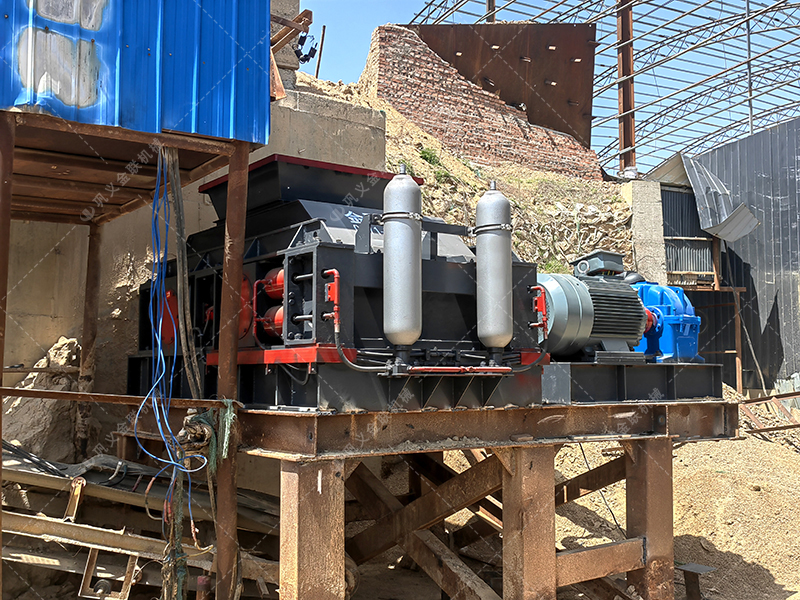 价格迷雾：影响一台液压对辊91麻豆网站激情成本的四大核心因素
